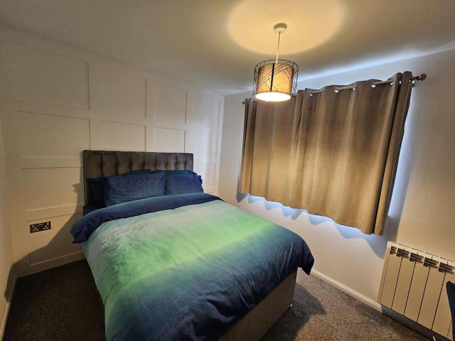 Entire Spacious Modern One Bedroom House Swindon Exterior photo