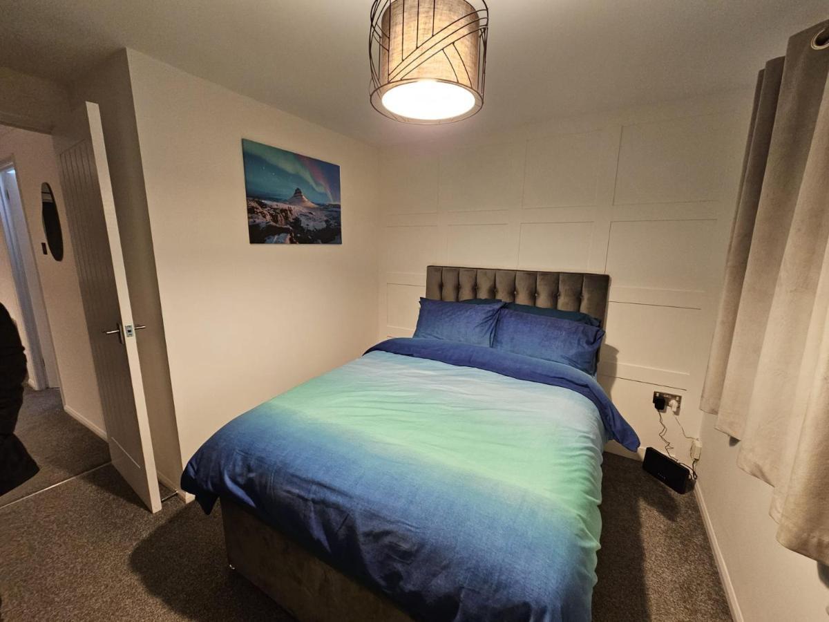 Entire Spacious Modern One Bedroom House Swindon Exterior photo