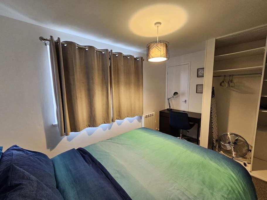 Entire Spacious Modern One Bedroom House Swindon Exterior photo
